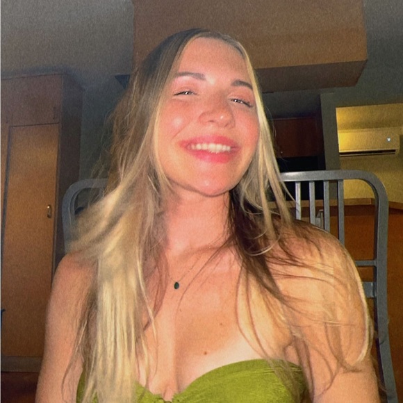 Meet your Posher, Hailey - Picture 1 of 1